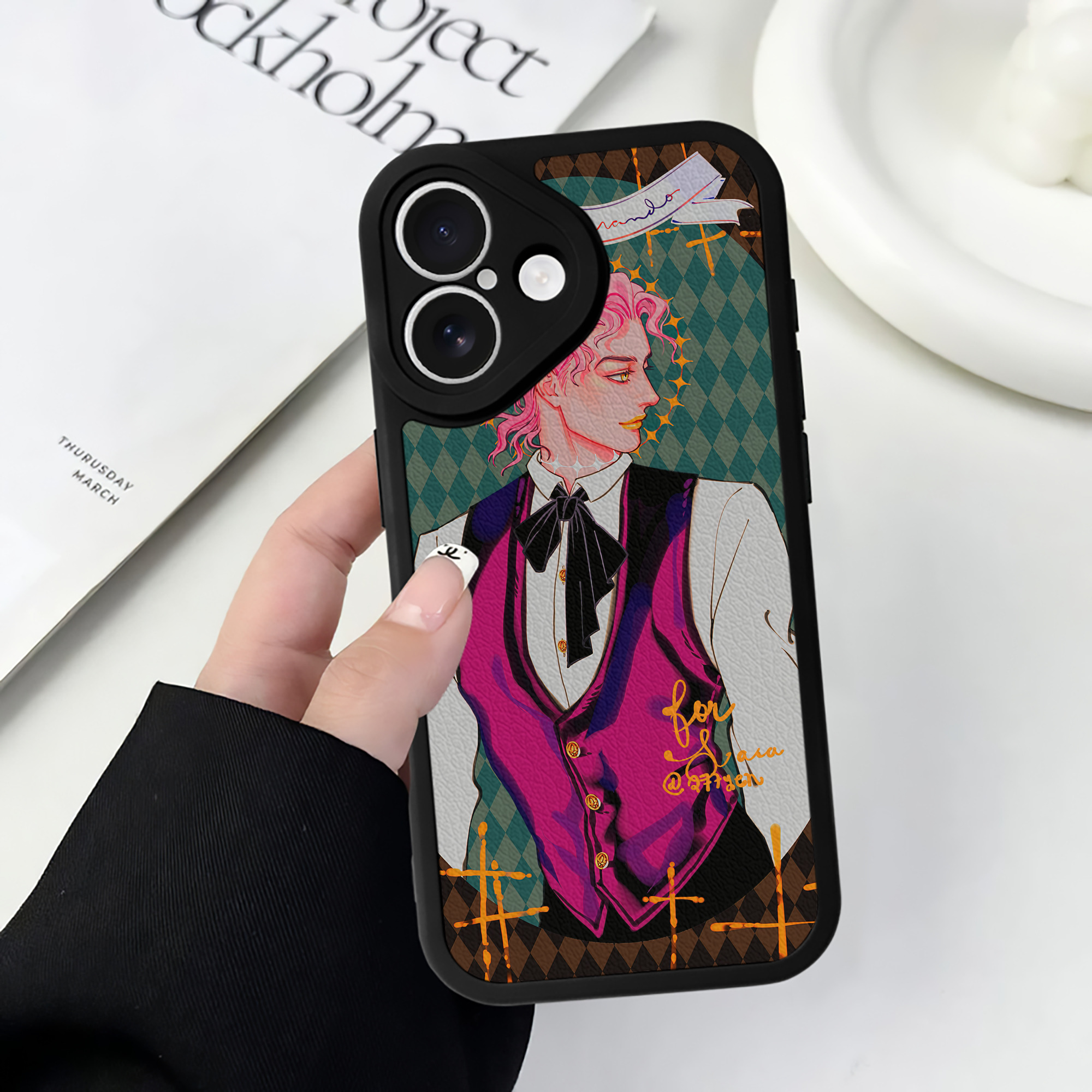 （画像用） ジョジョの奇妙な冒険 JoJo's Bizarre Adventure 【iPhone 16シリーズ対応】シリコンスマホケース（レザー調） 材質：シリコン